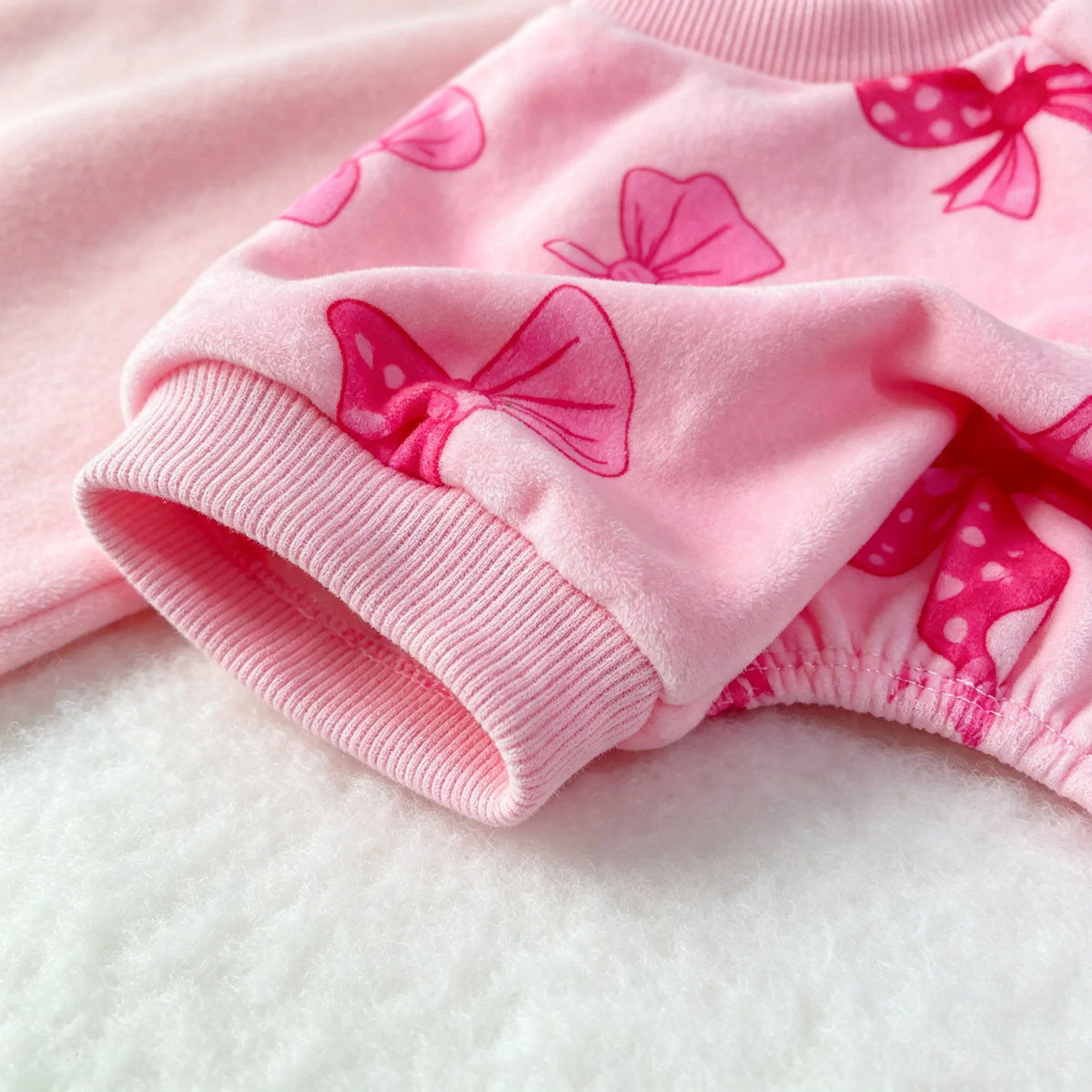 Schleifen-Fleece-Pyjama für Kleine Hunde – Kuscheliges Valentinstag-Outfit für Hündinnen