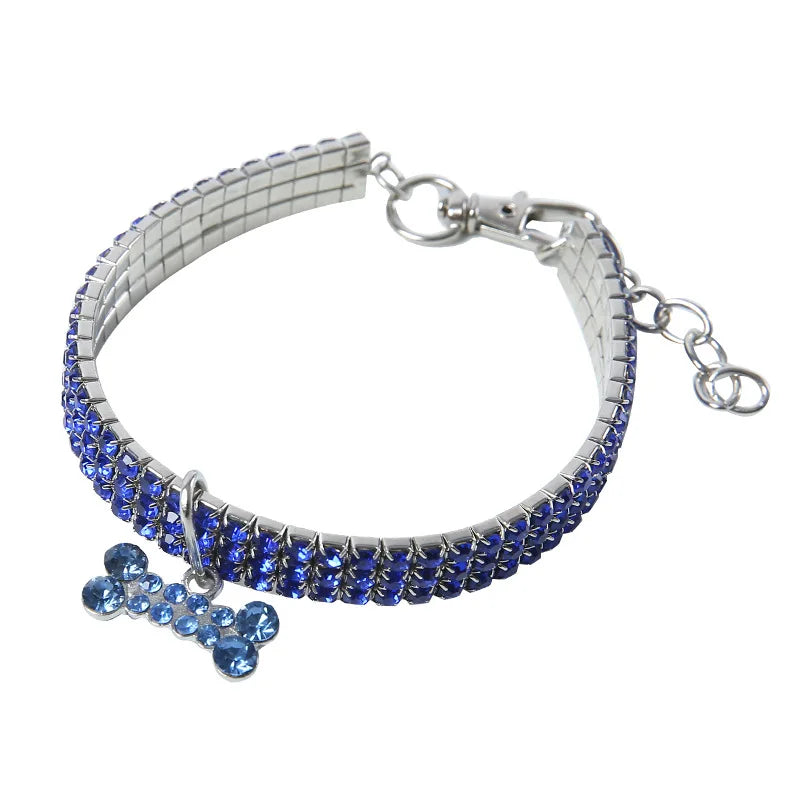 Dreireihiges Strass-Haustierhalsband – Elastisches Schmuckhalsband mit Knochenanhänger für Katzen, Hunde, Welpen & Kätzchen