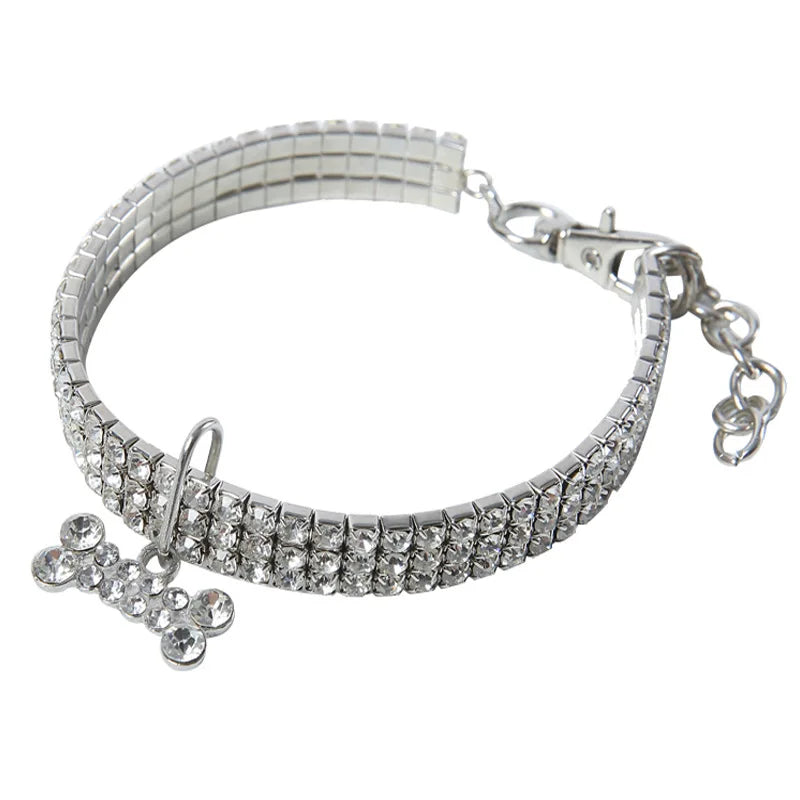 Dreireihiges Strass-Haustierhalsband – Elastisches Schmuckhalsband mit Knochenanhänger für Katzen, Hunde, Welpen & Kätzchen