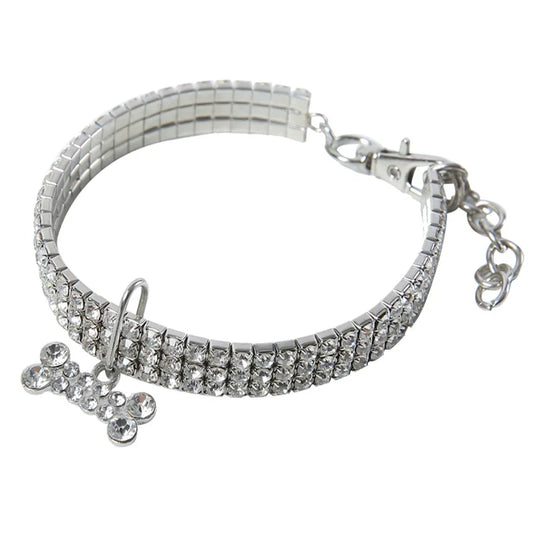 Dreireihiges Strass-Haustierhalsband – Elastisches Schmuckhalsband mit Knochenanhänger für Katzen, Hunde, Welpen & Kätzchen