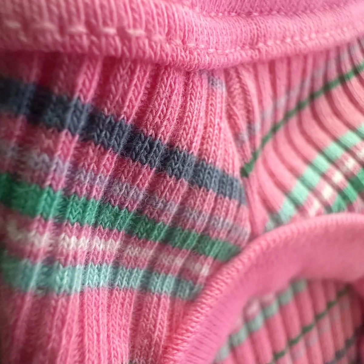 Rosa Geripptes Hunde-Tanktop – Weiches Ärmelloses Shirt für Kleine Hunde & Chihuahuas