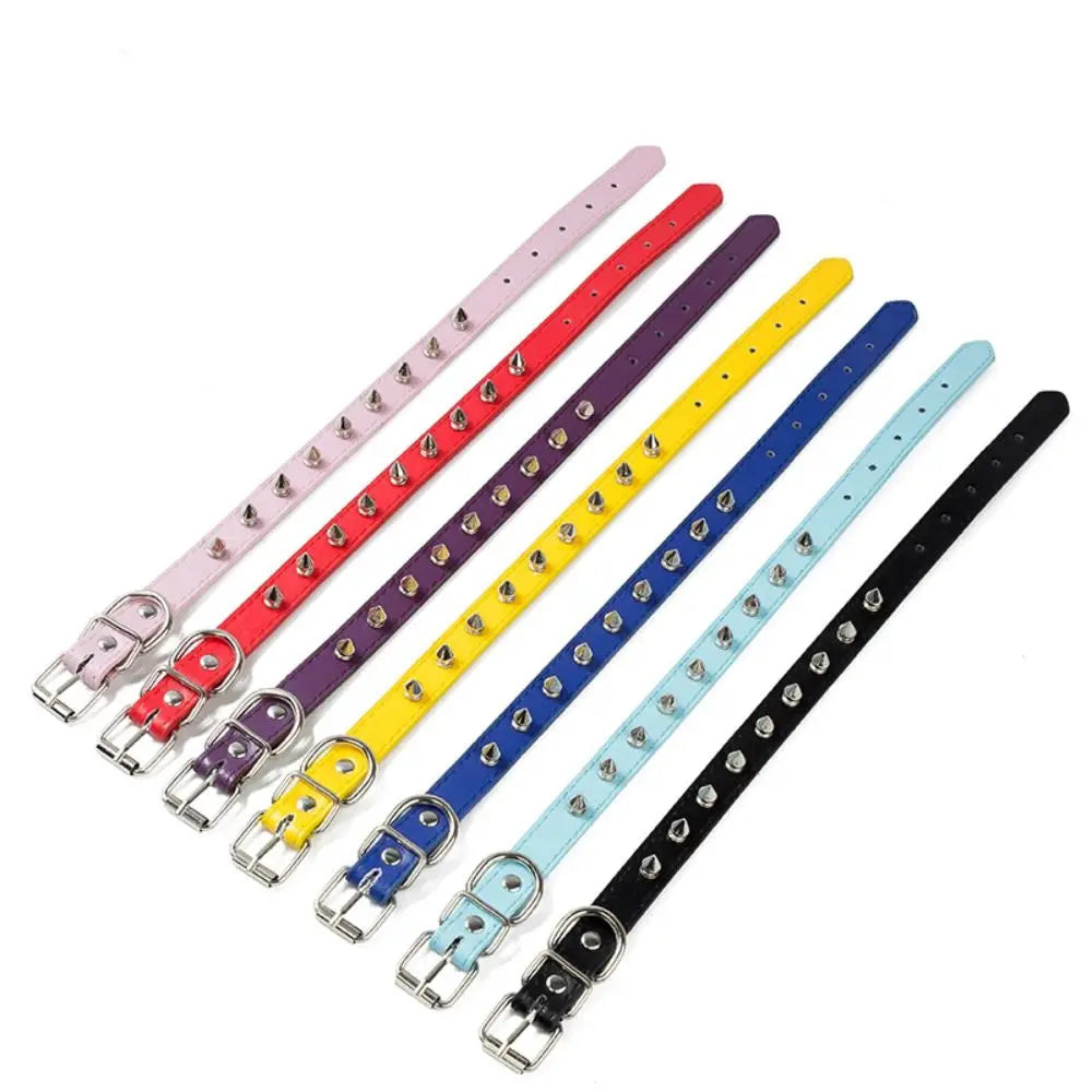 Farbenfrohes Lederhalsband mit Nieten – Verstellbares Haustierhalsband mit Zierspitzen für Hunde & Katzen
