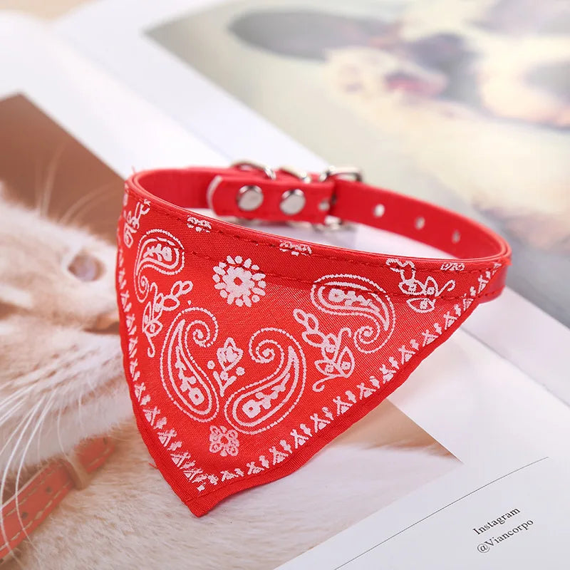 PU-Halsband für Hunde & Katzen mit Halstuch – Verstellbares Haustierhalsband für Kleine & Mittelgroße Hunde, Chihuahuas, Corgis und Welpen
